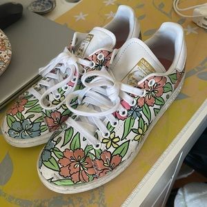 Adidas womens Stan Smith 7.5 sneakers flower design